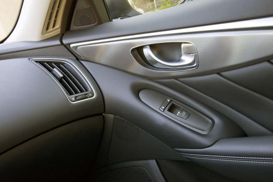  Infiniti Q50 S 2014 года  (фото 25 из 33)